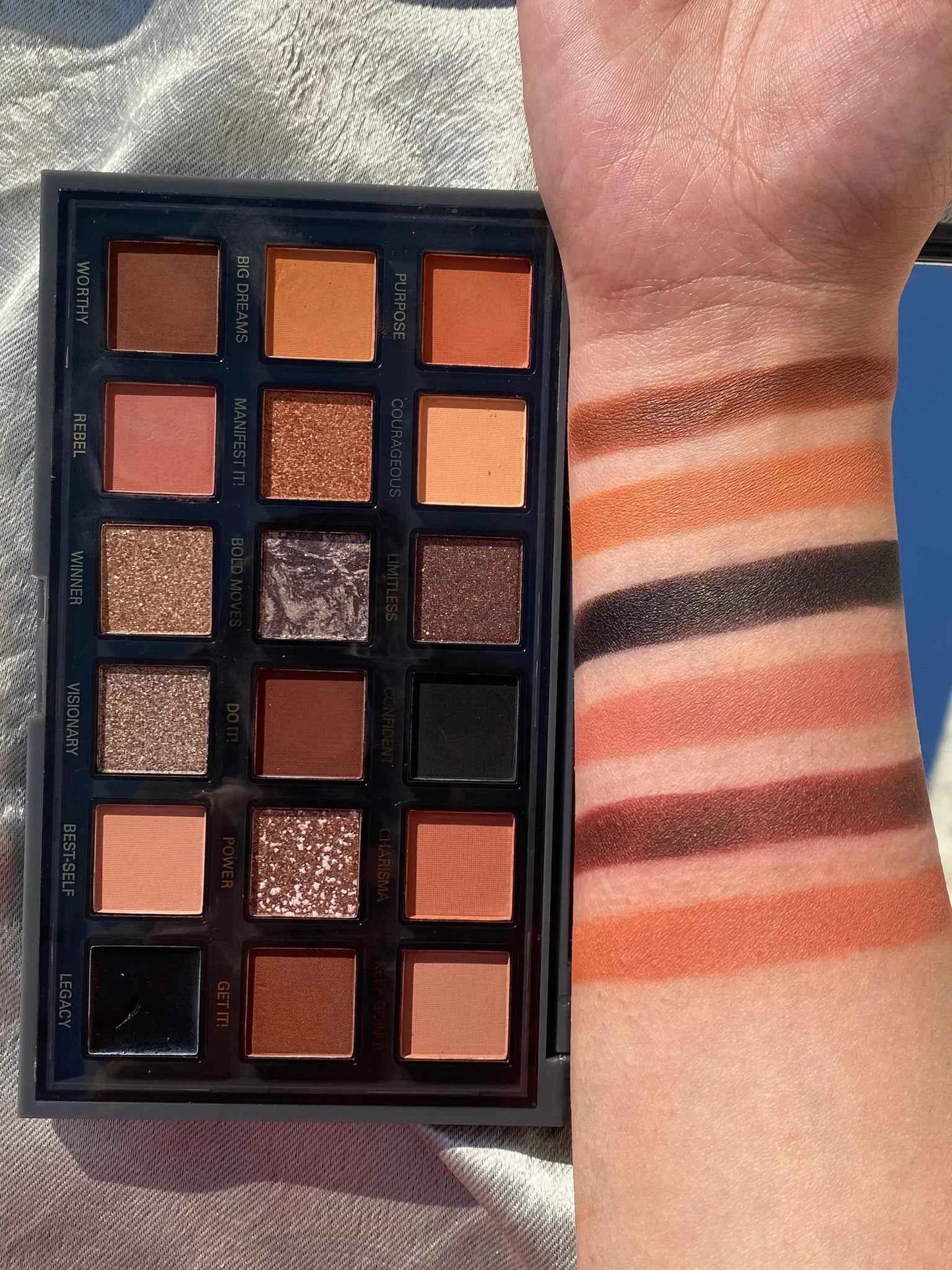 HUDAMOJI - PRETTY GRUNGE EYESHADOW PALETTE