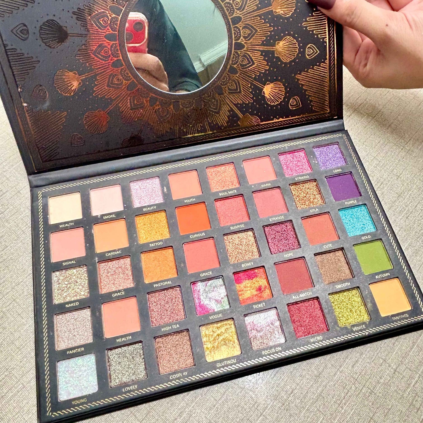 IGOODCO 40 COLOR EYESHADOW PALETTE